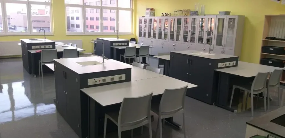 Kosova Üniversite Laboratuvar Projesi